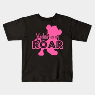 Lion King - Working on my Roar - pink Kids T-Shirt